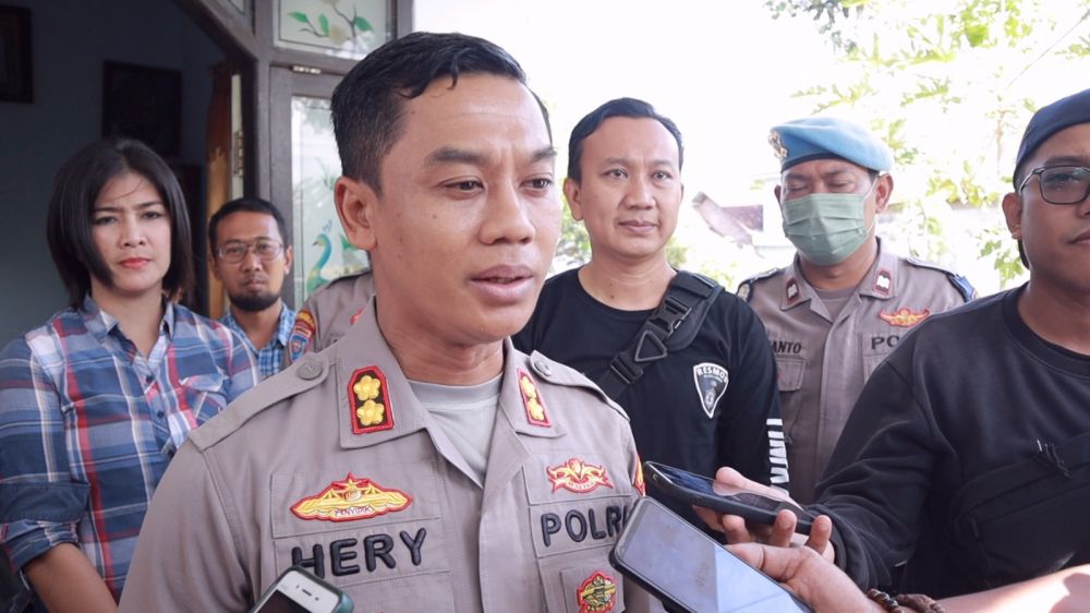 Kapolres Jember AKBP Hery Purnomo saat memberikan keterangan