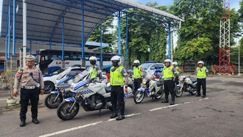 Satlantas Polres Bondowoso lakukan sosialisasi di terminal jelang mudik lebaran