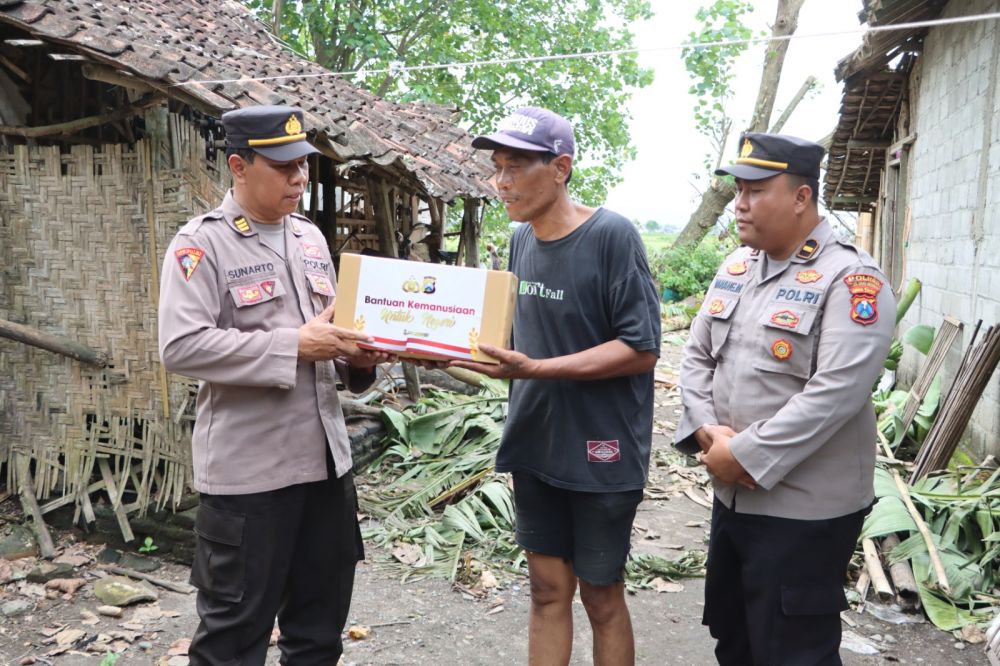 Polres Tulungagung salurkan bantuan ke warga terdampak puting beliung