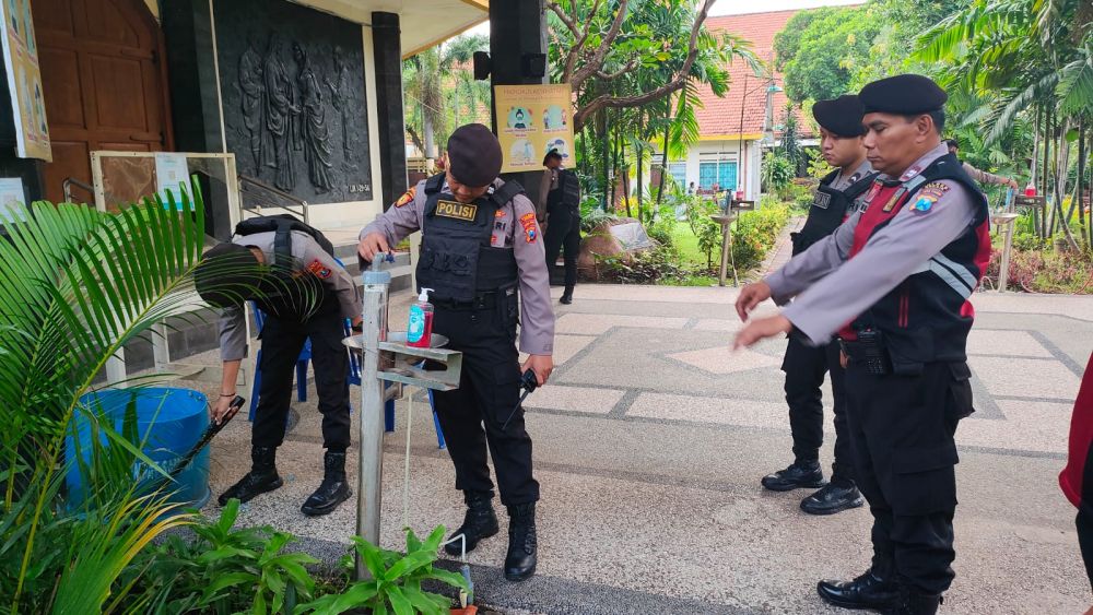 Polres Gresik lakukan pengamanan di gereja demi kenyamanan dan keamanan ibadah Paskah