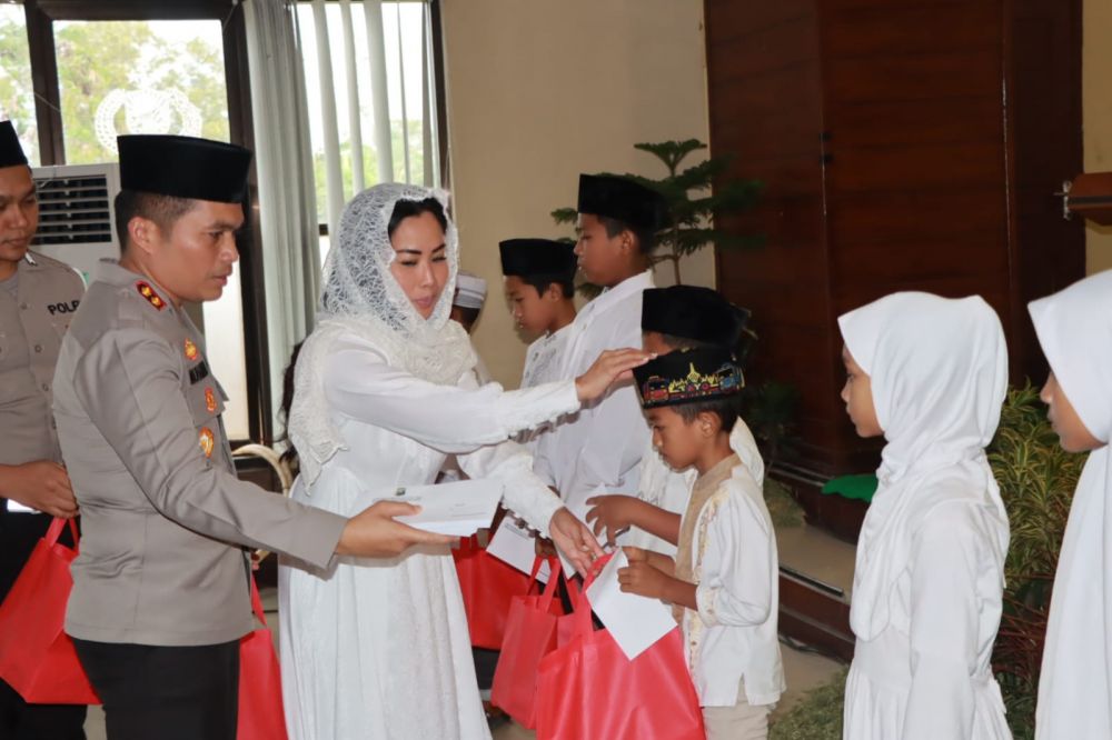 Kapolres Nganjuk AKBP Muhammad saat santuni yatim-piatu