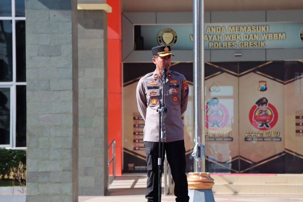 Wakapolres Gresik Kompol Erika Purwana Putra saat memberikan sambutan