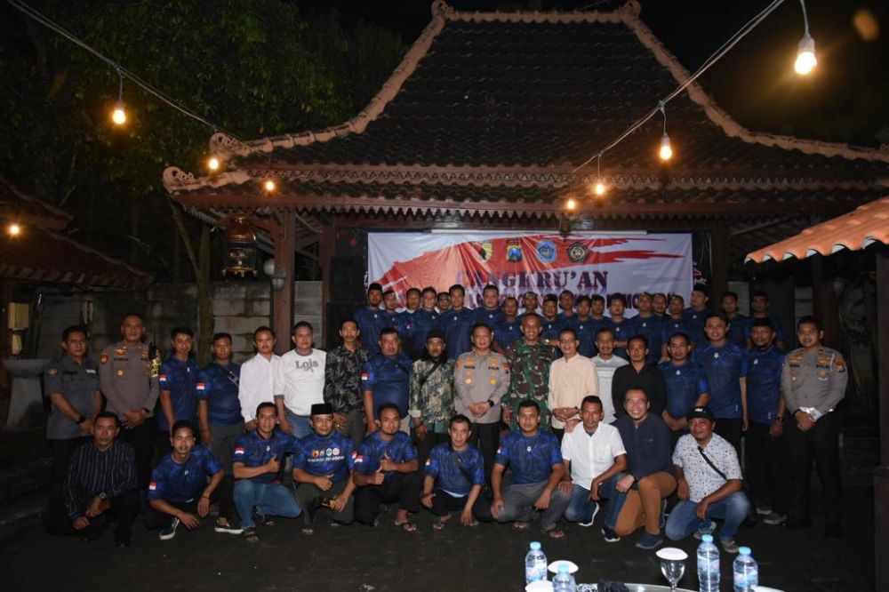 Polres Lamongan bersama TNI dan IPSI gelar Cangkrukan Kamtibmas