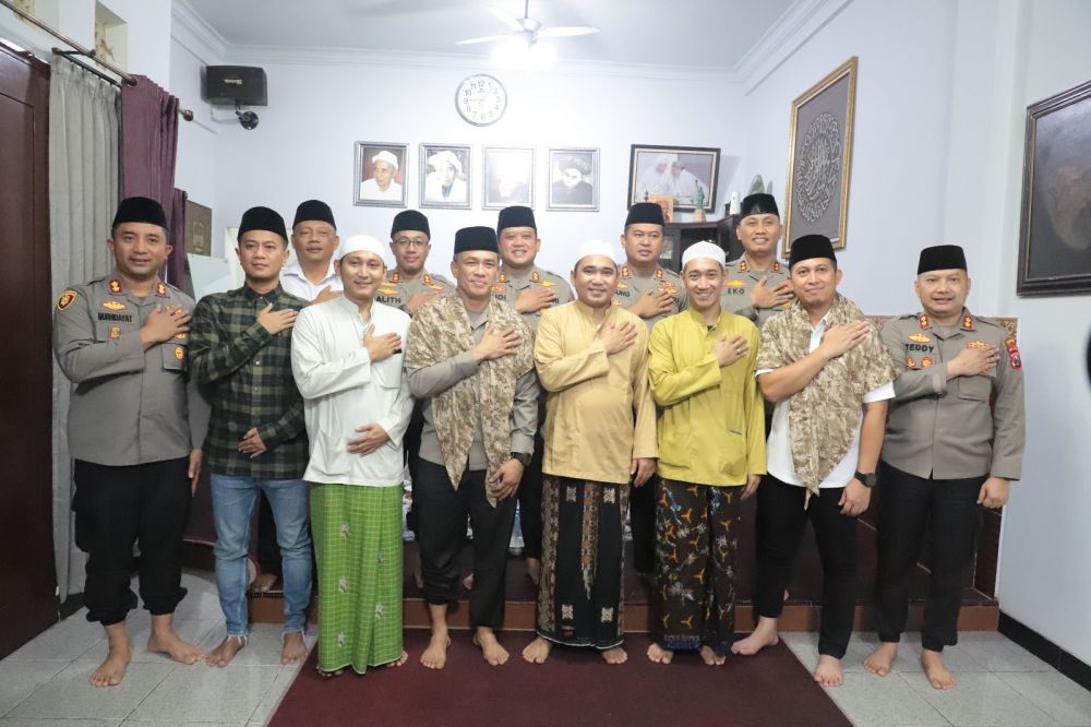 Wakapolda Jatim Awali Tugas, Silaturahmi ke Ponpes di Kediri