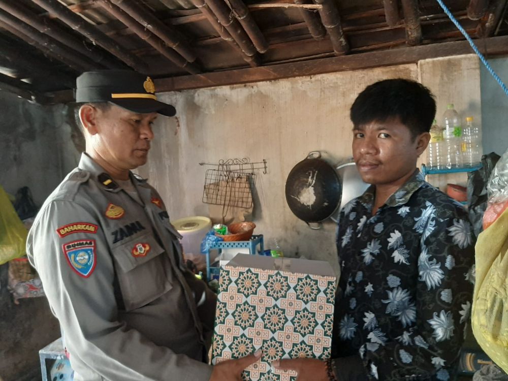 Polres Lumajang beri bantuan warga kurang mampu