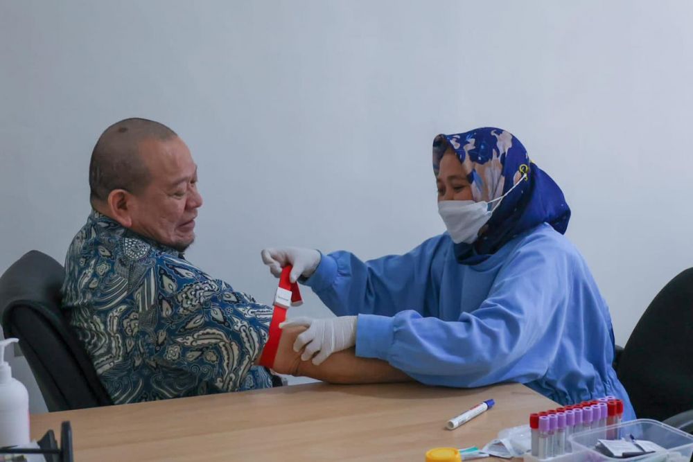 Ketua DPD RI AA LaNyalla Mahmud Mattalitti saat cek kesehatan