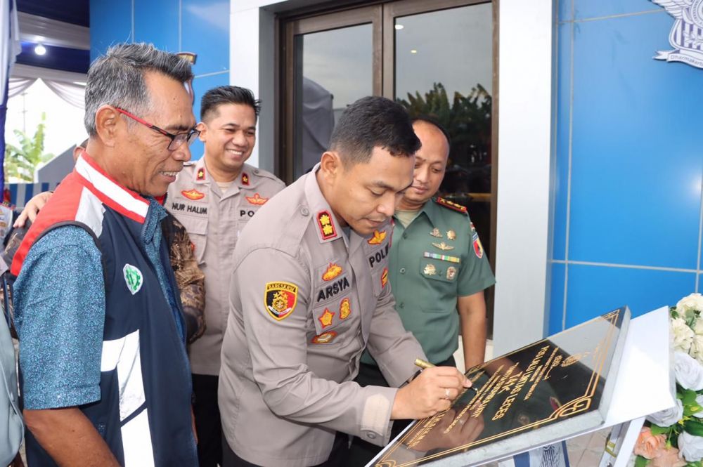 Kapolres Probolinggo AKBP Teuku Arsya Khadafi saat peresmian bangunan baru