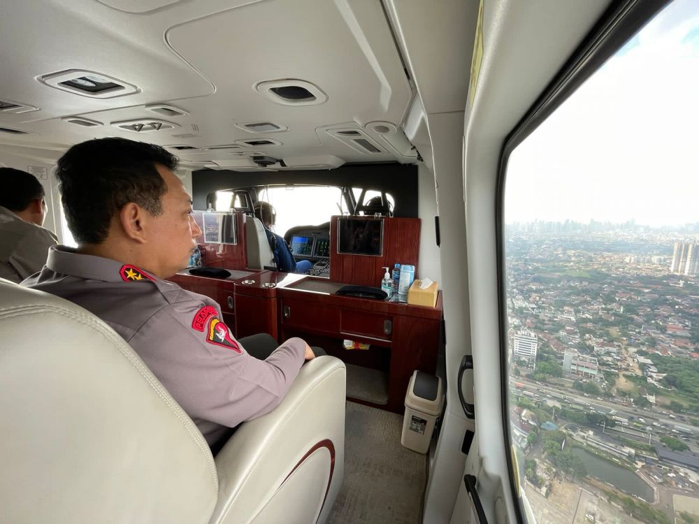 Kapolri Jenderal Listyo Sigit Prabowo saat tinjau arus mudik lebaran via helikopter