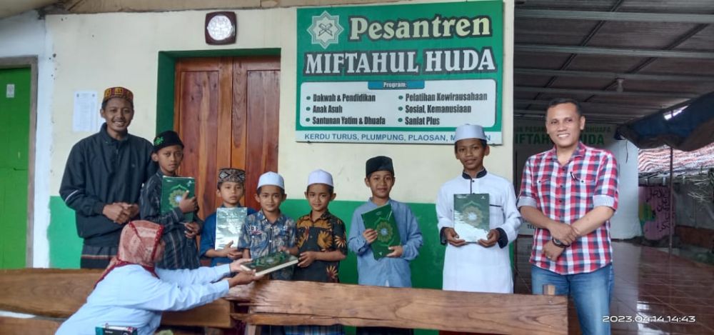 Perhutani Salurkan Al-Qur'an ke Pesantren Miftahul Huda di Bulan Ramadhan