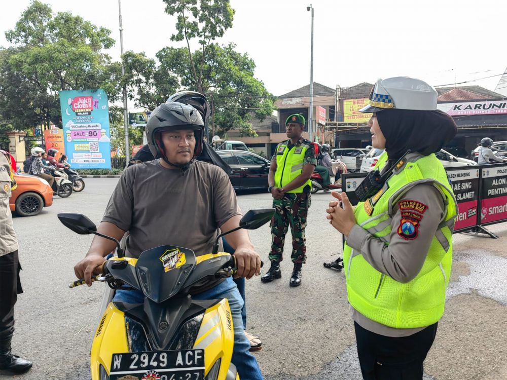 Polresta Malang Kota layani pemudik saat mampir di posyan