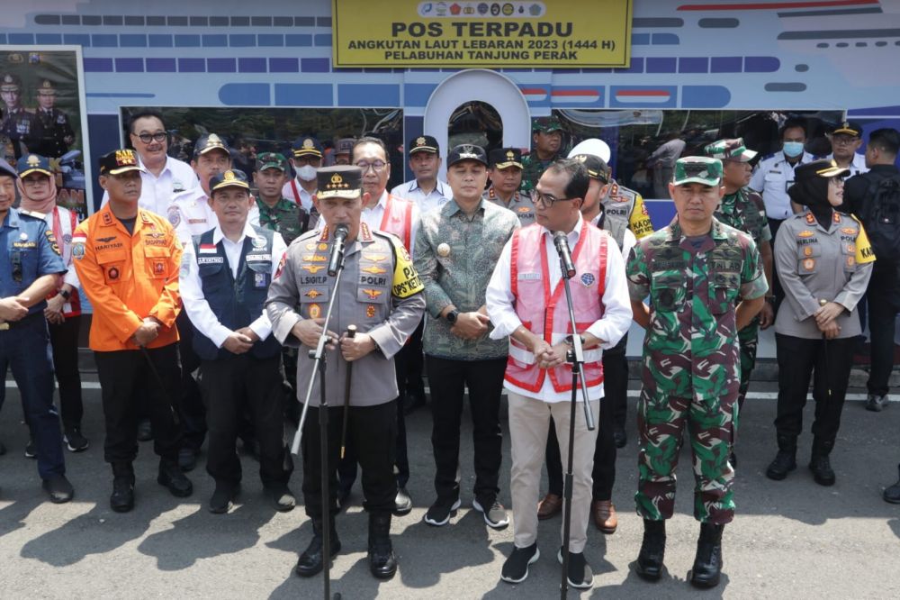 Kapolri Jenderal Listyo Sigit Prabowo saat kunjungan ke Pelabuhan Tanjung Perak Surabaya