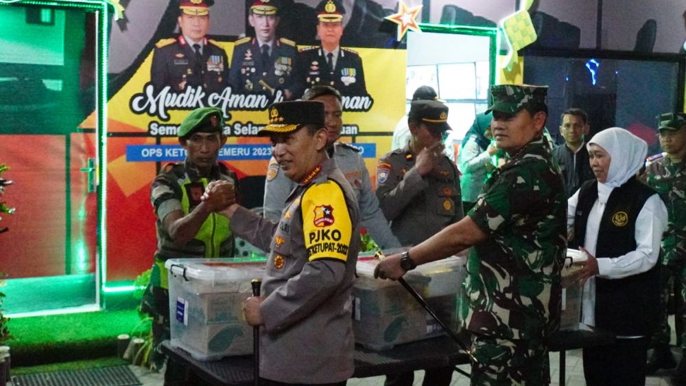 Kapolri dan Panglima TNI Cek Posyan Terpadu di Terminal Purabaya