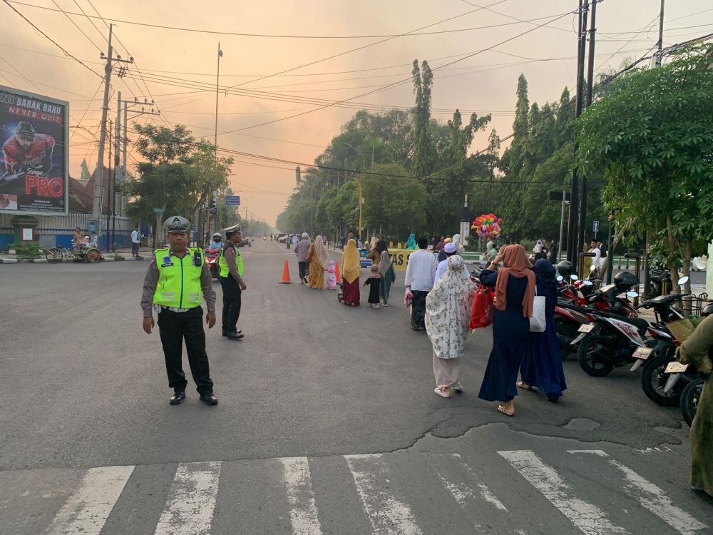 Satlantas Polres Bojonegoro lakukan pengamanan saat sholat Idul Fitri