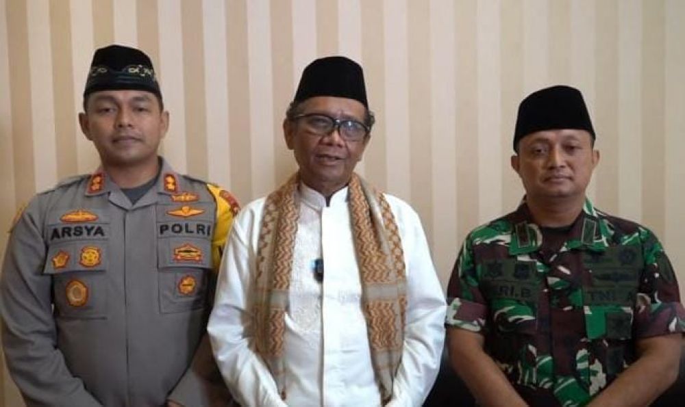 Menkopolhukam Mahfud MD didampingi Kapolres Probolinggo AKBP Teuku Arsya Khadafi dan Dandim 0820 Probolinggo