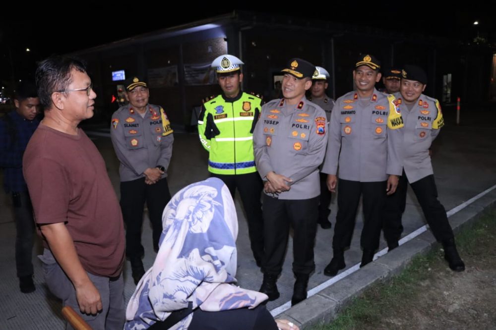 Wakapolda Jatim Brigjen Pol Akhmad Yusep Gunawan didampingi PJU cek posyan tol Ngawi