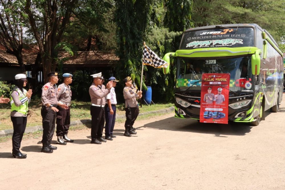 Polres Sumenep berangkatkan 2 Bus balik mudik gratis Surabaya Jakarta