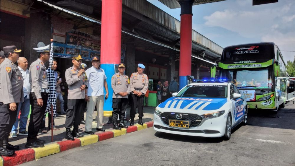 Polres Ngawi melepas bus gratis balik mudik lebaran