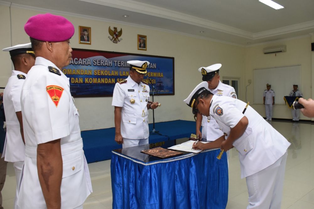 Danpusdiklapa Kodikopsla Kodiklatal Kolonel Laut (P) Ari Krisdiyanto pimpin sertijab