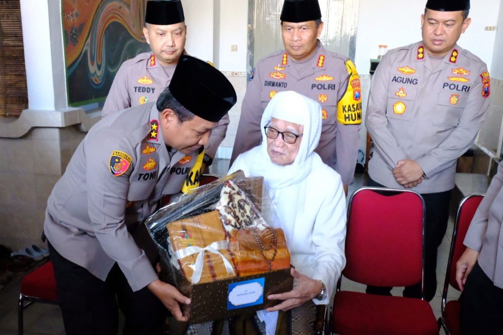 Kapolda Jatim Silaturahmi ke Ponpes Lirboyo Usai Pantau Arus Balik Mudik