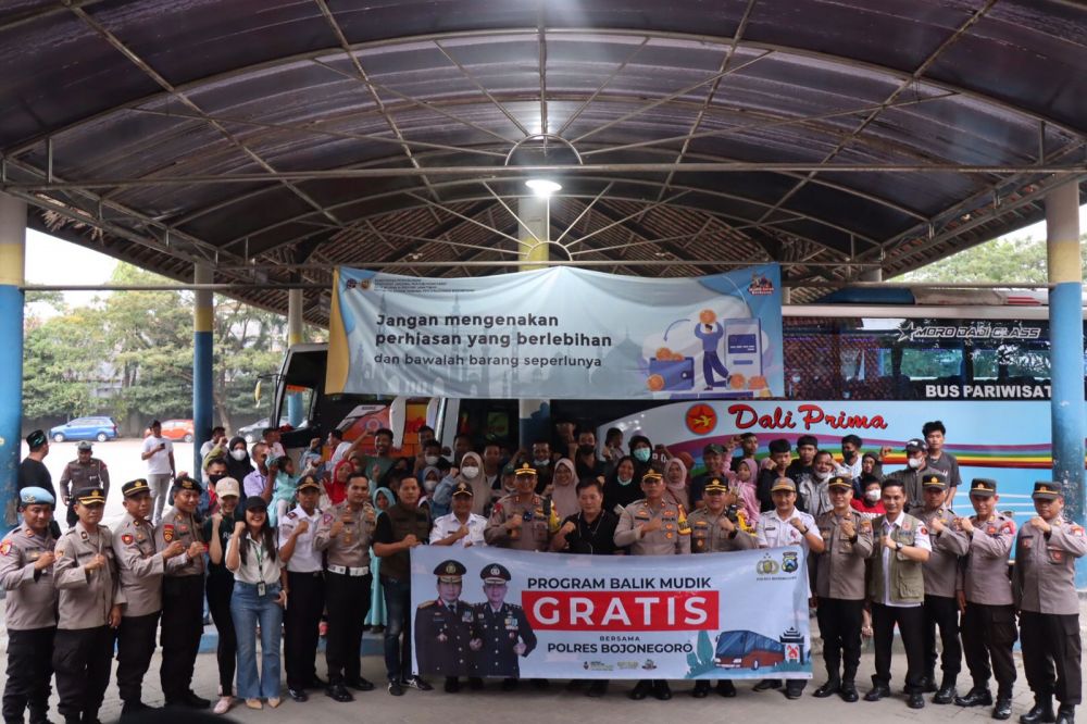 Polres Bojonegoro berangkat 3 Bus tujuan Jakarta