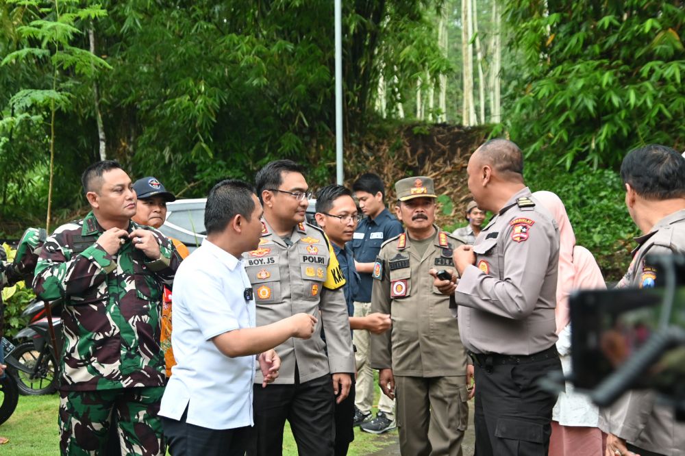 Kapolres Lumajang AKBP Boy Jackson lepas pasung ODGJ dan titipkan ke Yayasan Berkas Bersinar Abadi Lamongan