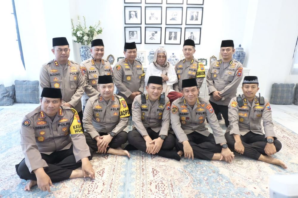 Kapolda Jatim Irjen Pol Dr. Toni Harmanto bersama PJU silaturahmi ke Ponpes di Kediri