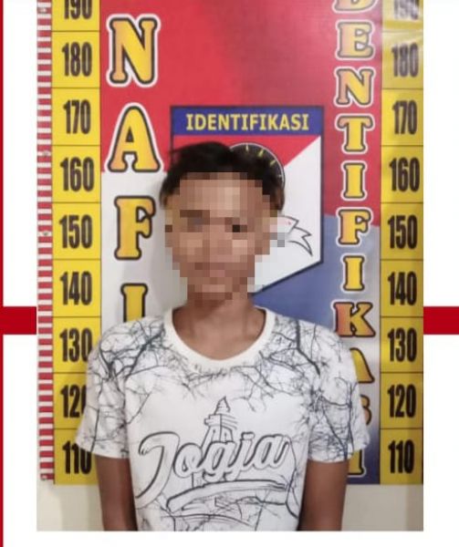 Tersangka diamankan Polisi beserta barang buktinya