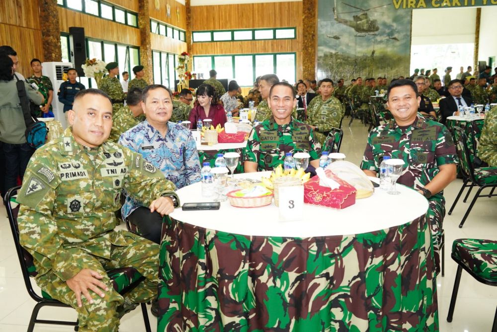 Dirum Kodiklatal Laksma TNI Gatot Hariyanto saat hadiri pisah sambut