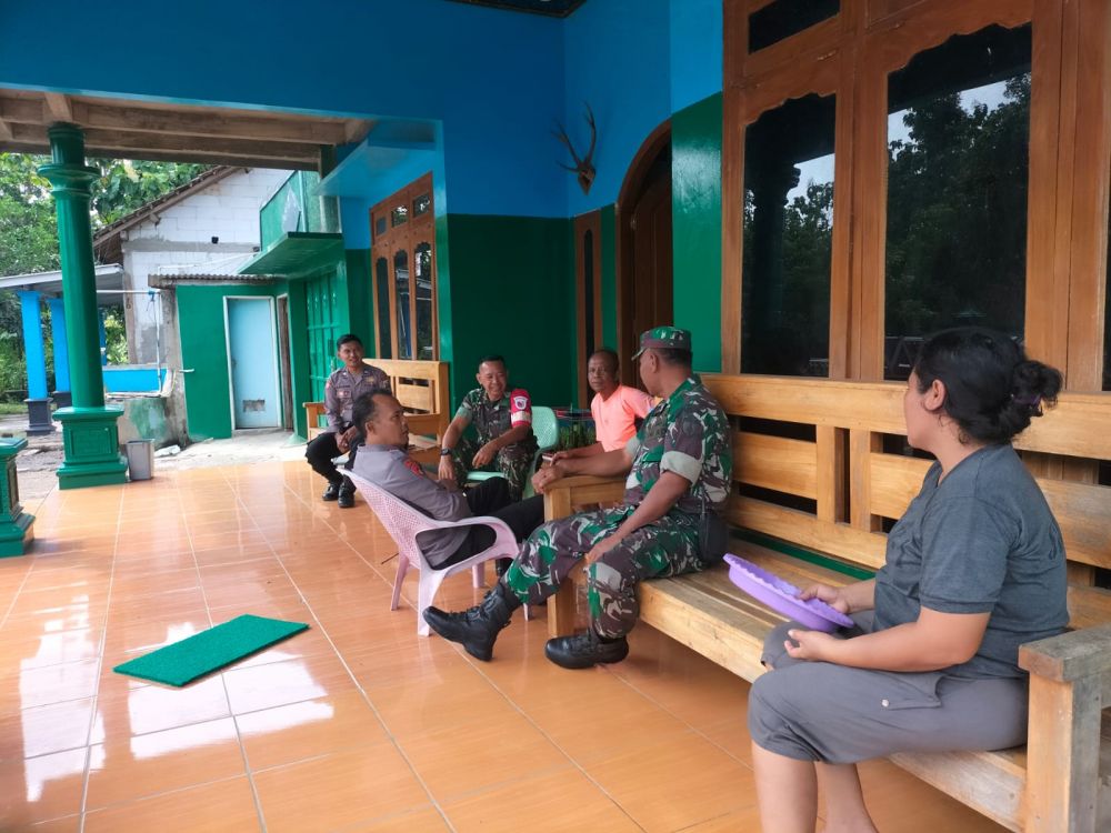 Polsek Sine dan Koramil Ngawi Sambangi Tokoh Masyarakat