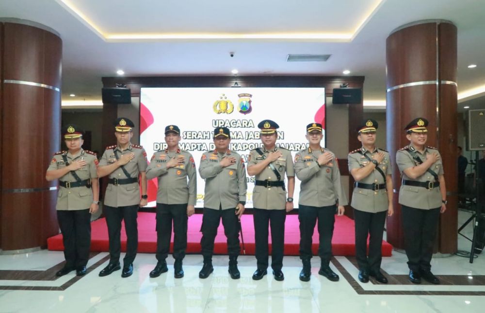 Kapolda Jatim Irjen Pol Dr. Toni Harmanto saat pimpin sertijab Kapolres jajaran