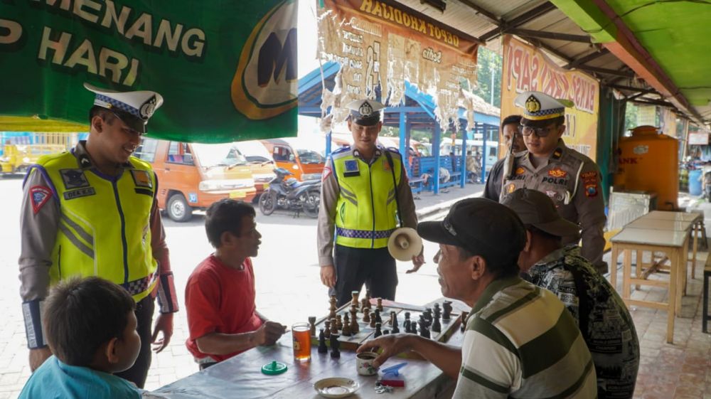 Satlantas Polres Gresik Cegah Kecelakaan, Cek Kendaraan Angkutan Umum