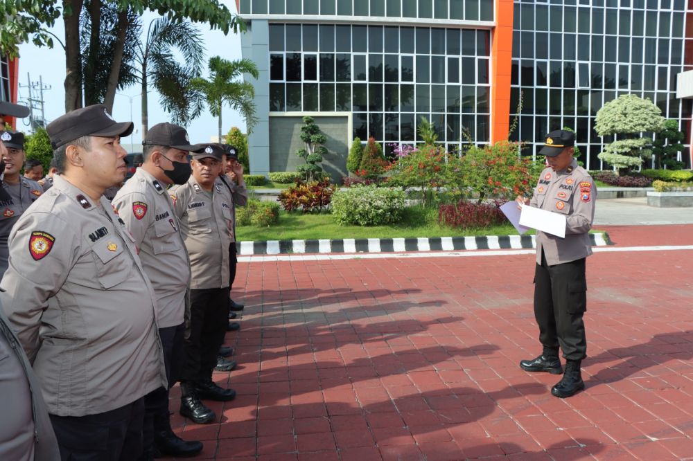 Persiapan personil Polres Gresik bantu pengamanan Pilkades serentak di Bangkalan
