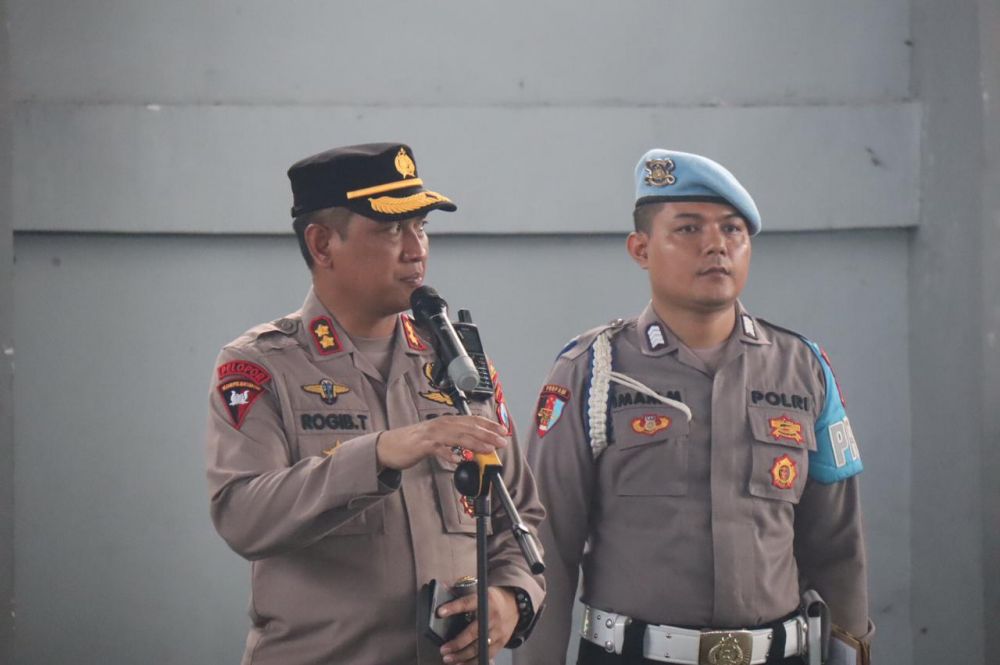 Kapolres Bojonegoro AKBP Rogib Triyanto saat apel jam pimpinan