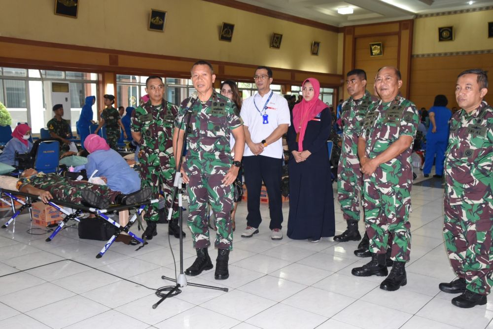 Kodiklatal Sambut Hardikal ke-77 Gelar Donor Darah