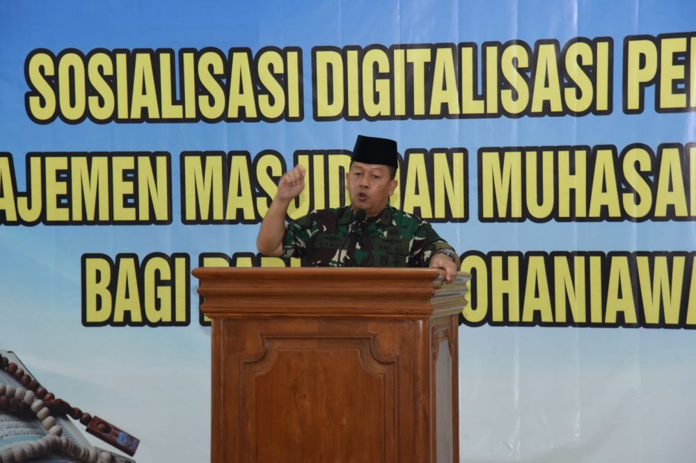 Kadisbintal Brigjen TNI Marinir Sandy M. Latief saat memberikan sambutan