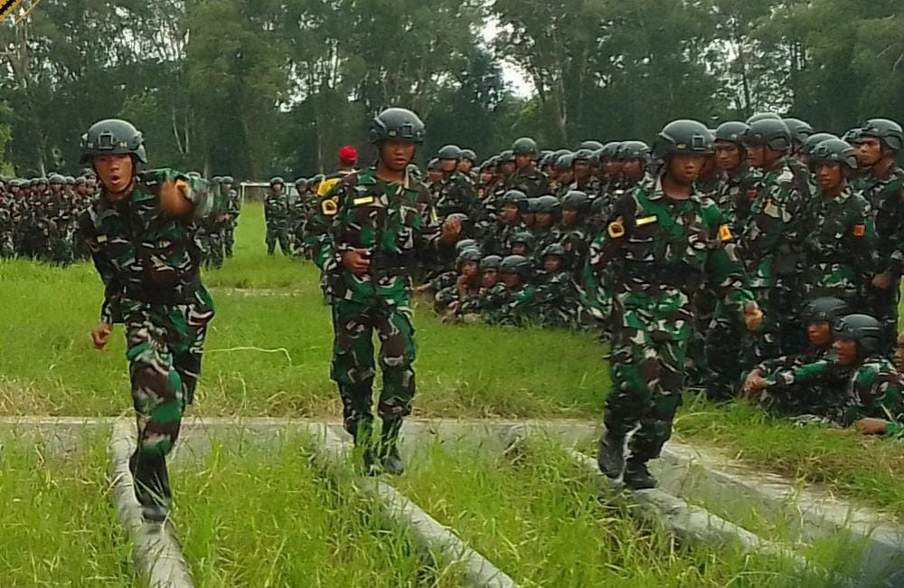 Siswa Dikmaba Lattek Halang Rintang