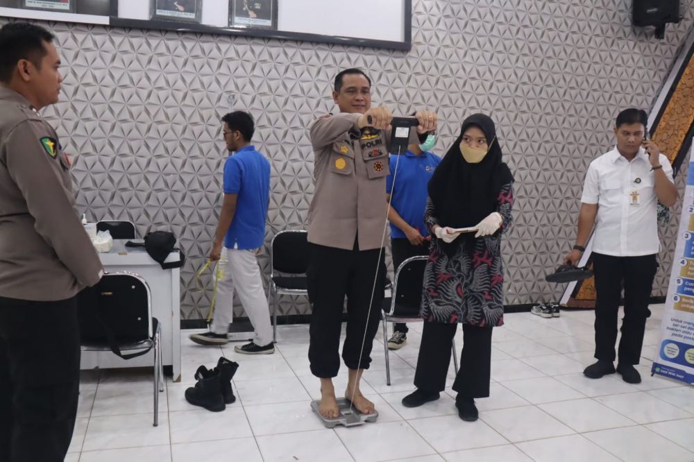 Kapolres Bojonegoro AKBP Rogib Triyanto saat ikuti Rikkes berkala