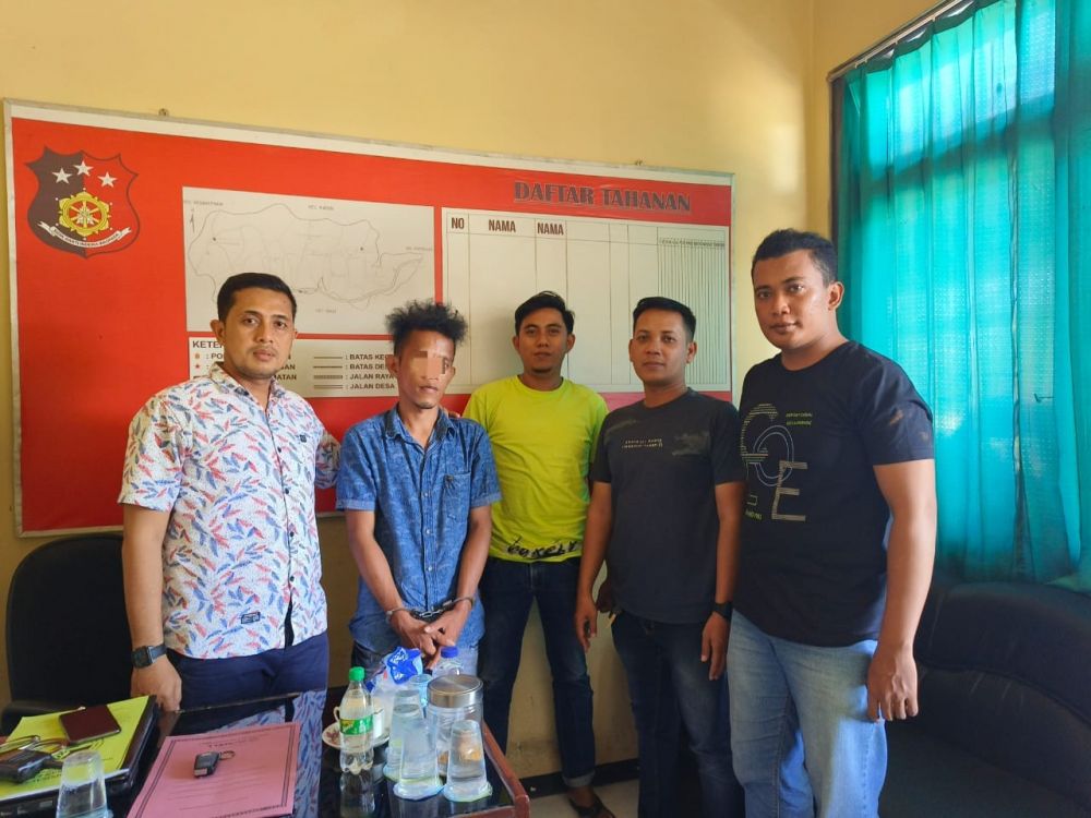 Tersangka diamankan Polisi beserta barang buktinya