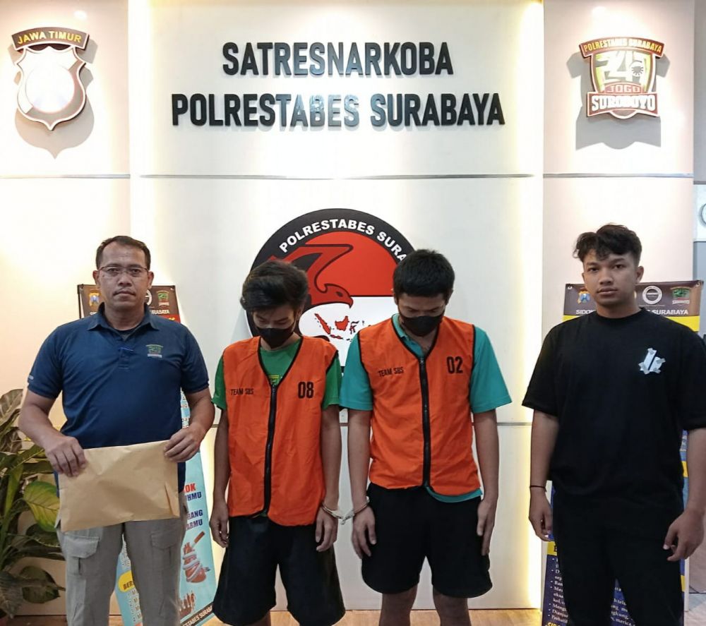 Satresnarkoba Polrestabes Surabaya Tangkap 2 Pengedar dan Ungkap Peredaran Narkoba