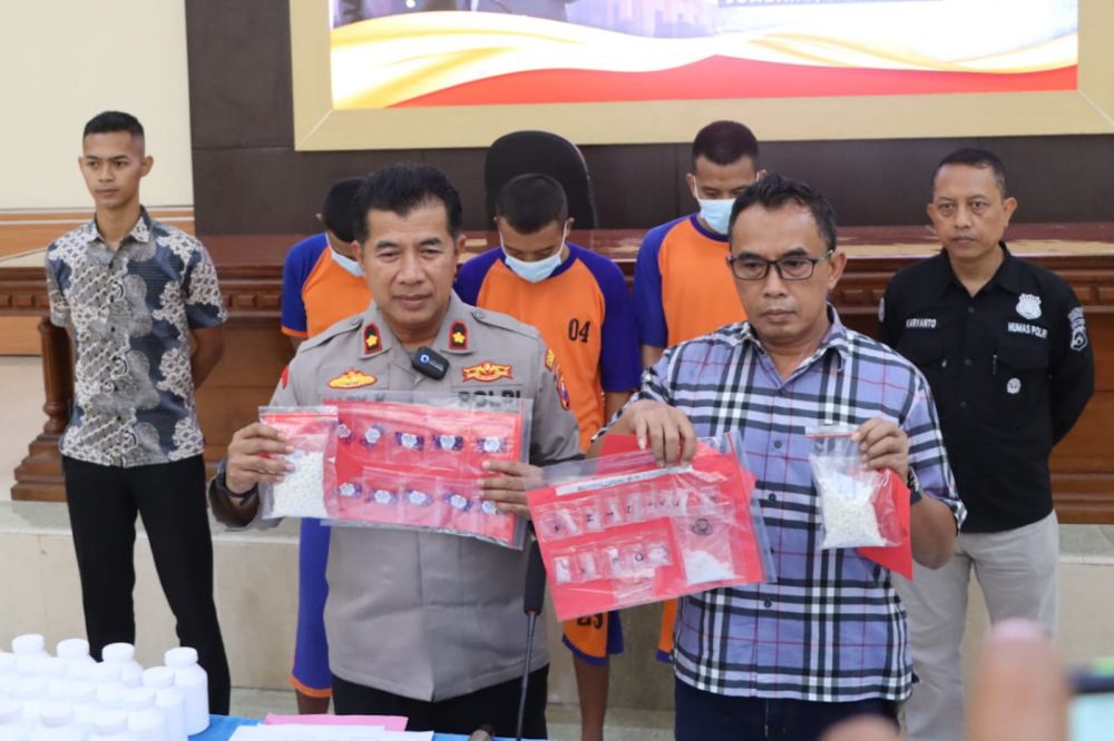 Wakapolres Kompol Hari Kurniawan saat release Narkoba