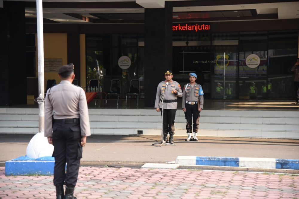 Kapolres Bondowoso AKBP Bimo Ariyanto pimpin apel gelar pasukan PAM sholawatan Burdah