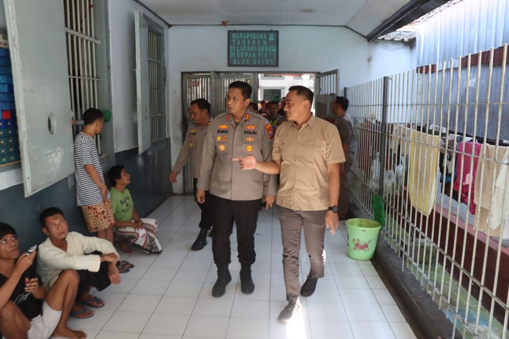 Kapolres Bondowoso AKBP Bimo Ariyanto saat tinjau lapas llB