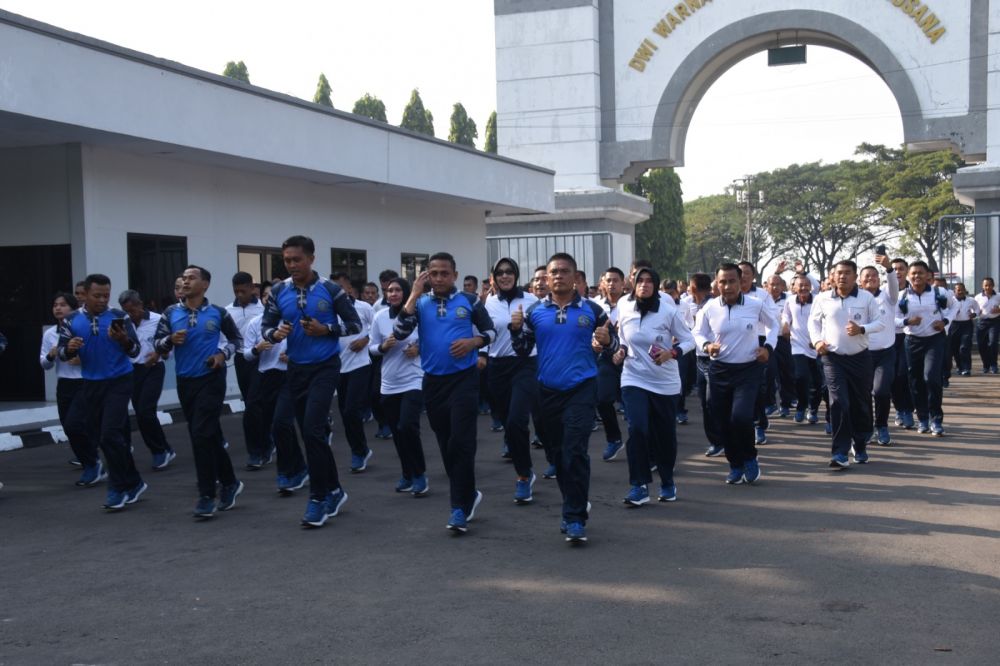 Prajurit TNI AL di himbau olahraga menjaga imun tubuh