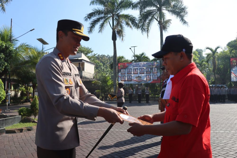 Kapolres Malang Beri 463 Penghargaan ke Masyarakat dan Anggota Berprestasi