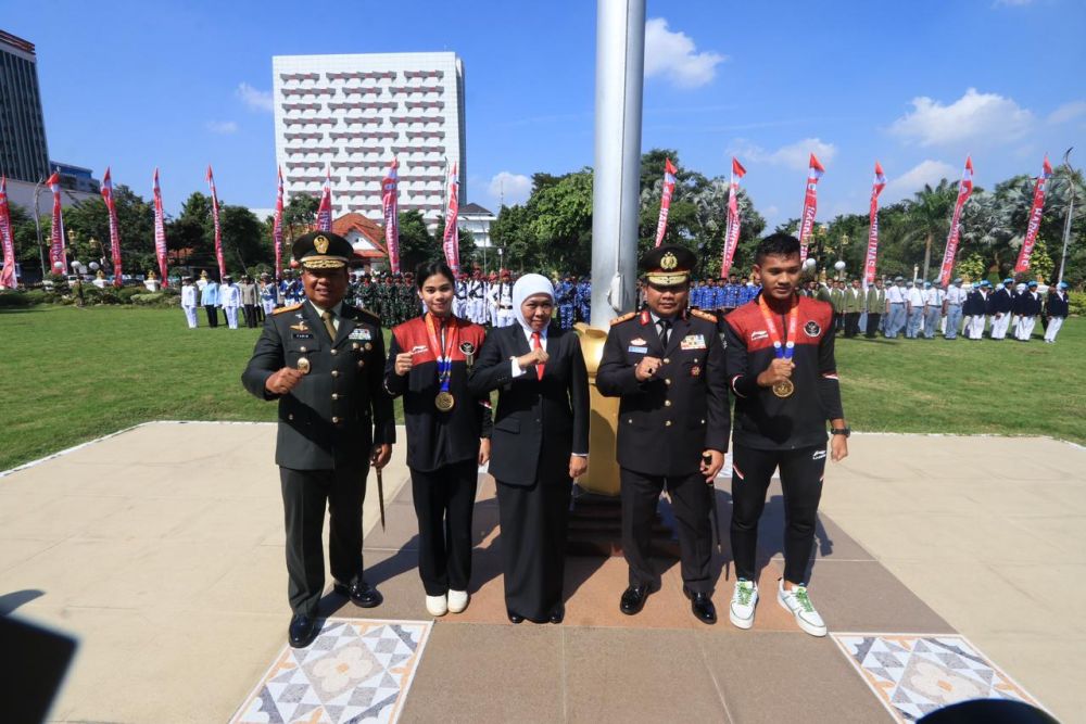 Kapolda Jatim Irjen Pol Dr. Toni Harmanto bersama Pangdam V Brawijaya Mayjen TNI Farid Makruf dan Gubernur Jatim Khofifah Indar Parawansa peringati Harkitnas