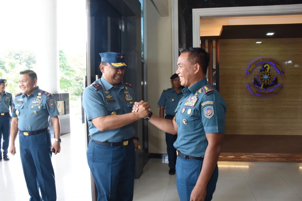Dankodiklatal Letjen TNI Marinir Suhartono terima kunjungan Danlantamal V Laksma TNI Eko Wahjono