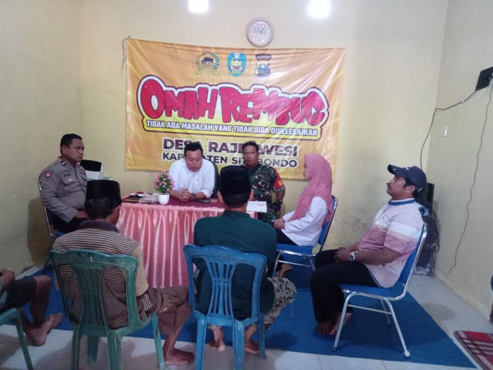 Polisi RW Polres Situbondo Bersama Babinsa Selesaikan Masalah Pencurian Pisang