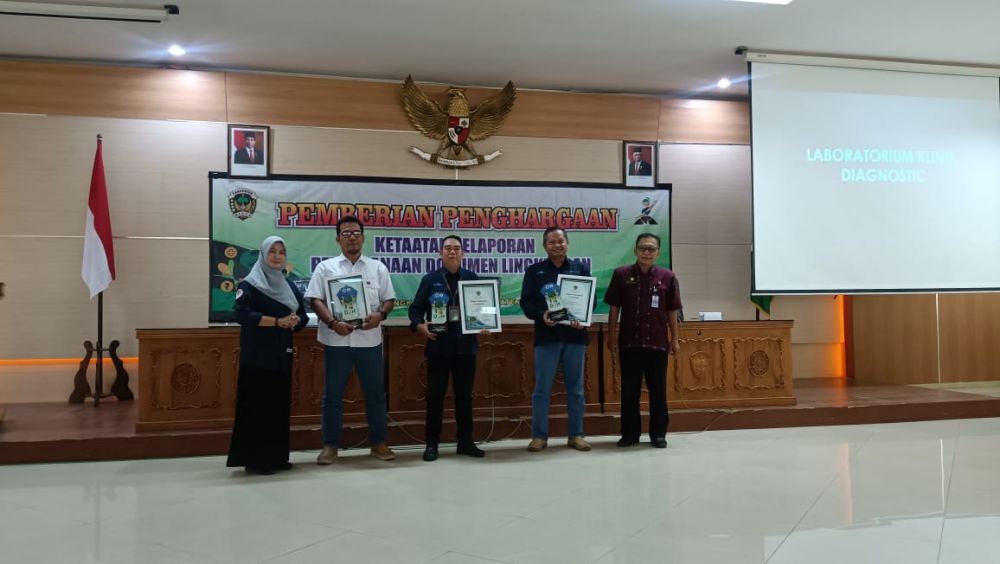 Perhutani KPH Lawu Ds terima penghargaan dari DLH