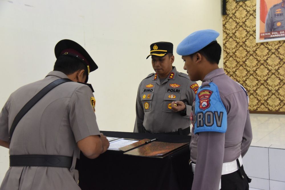 Kapolres Bondowoso AKBP Bimo Ariyanto pimpin sertijab Kasat dan Kapolsek