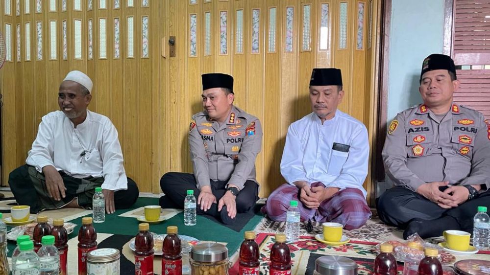 Kapolrestabes Surabaya Kombespol Pasma Royce Silaturahmi ke Ponpes Putri Hikmatun Najiyah didampingi Wakapolrestabes AKBP Mochamad Nur Aziz